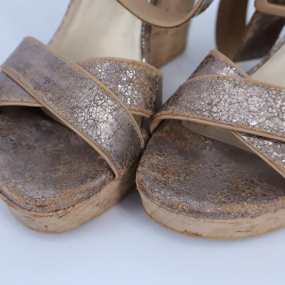 STUART WEITZMAN Annex Penny Wedge Sandal Crackled Leather Gold Metallic Womens 7 - Picture 7 of 10